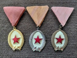 Munka Érdemrend  , arany , ezüst , bronz .  Kitüntetés