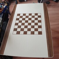 Retro sakk asztal, hozzá egy régi sakkészlet