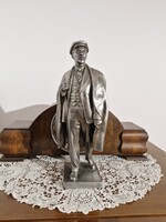 Nagyon szép részletgazdag Lenin szobor.