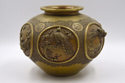 Régi kínai, madarakkal díszített, réz edény.