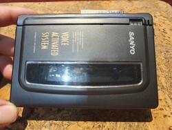 Retro Sanyo M1118 hangszórós walkman szép állapotban müködik boombox híradástechnikai A6