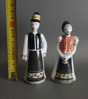 Hollóházi, kisméretű, népviseletes fiú és lány porcelán figura, retro népi figura pár