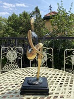 Érdekes absztrakt - bronz szobor