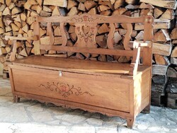 Handbemalte antike Truhenbank – die perfekte Wahl, wenn du den ländlichen Vintage-Stil liebst!