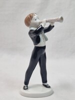 Hollóházi kézzel festett zenész fiú porcelán figura hibátlan állapotban 13 cm. magas