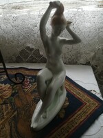 Aquincumi porcelán fésülködő akt