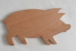 Vágódeszka , malac forma , bükkfa 1 db. 29 x 15,5 x 1,4 cm szalonnázó felszerelés