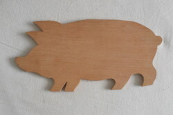 Vágódeszka , malac forma , bükkfa 1 db. 29 x 15,5 x 1 cm szalonnázó felszerelés