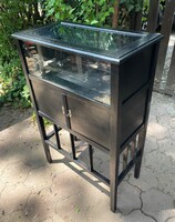 Régi szecessziós bárszekrény, finom vonalú elegáns kis tálaló, vitrines szekrény
