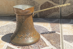 Keleti fém kávéfőző edény