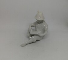 Drasche porcelán olvasó fiú!