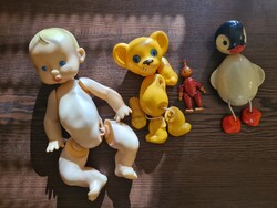 Szovjet műanyag mesefigurák retro vintage játékok baba oroszlán pingvin űrhajós