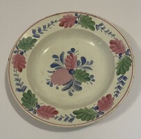 Apátfalvi keménycserép, díszes, rózsaszín virágmintás tányér.