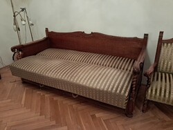 Koloniál ágy heverő kanapé