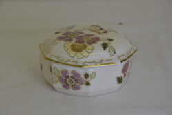 Zsolnay porcelán 8 szögletű pillangó mintás ékszertartó A049