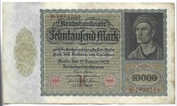 10000 márka 1922 nagy méret 7 jegyű sorszám Alul középen betűvel Németország 3.