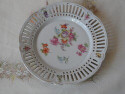 Virágos áttört szélű porcelán süteményes tányér