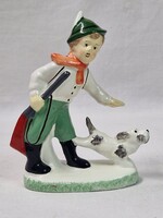 Ritka Vadász fiú kutyájával kerámia figura hibátlan állapotban 11,5 cm. magas