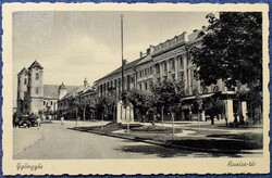 Gyöngyös - Hanisz tér -  automobil, országzászló - régi képeslap  1940    törött!