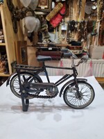 Régi balinéz kerékpár makett