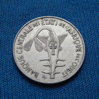 Nyugat Afrikai Államok   100 Francs  1976