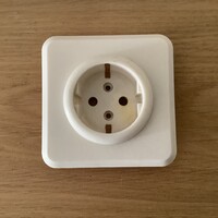 Régi fehér konnektor burkolat