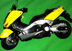 Cc. 1 : 24 méretú nagyon szép motor kerékpár ROBOGÓ modell szép állapot a képek szerint