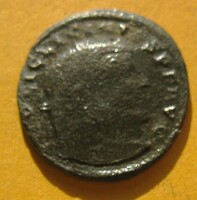 Római kisbronz Licinius I Jupiter madárral hátlap (L6)