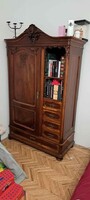 Barokk antik szekrény.