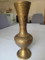 Antik perzsa, arab, oszmán réz váza. 19. század. 25 cm magas.