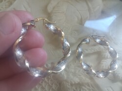 Vadonatújonnan vásárolt 6,56 gramm 7 mm vastag 4 cm átmérőjű sárga-fehér arany 14 kar. jelzett