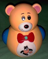 Retro MINÖSÉGI JIEGO TOYS interaktív keményműanyag keljfeljancsi típusú maci 12 cm a képek szerint
