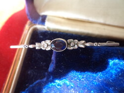 Antik gallértű-t ezüst bross  zafir? kövel a közepén jelölt