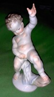 Antik HERENDI porcelán barokk PISILŐS ANGYALKA -PUTTÓ -figura 18 cm a képek szerint