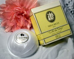 Vintage Nina Ricci L'Air du Temps illatú parfüm szappan  klasszikus dobozában , gyűjtői darab 96gr