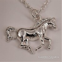 LÓ IMÁDÓKNAK KÍNÁLOK ELADÁSRA , 3 D-S EZÜST SZÍNŰ LÁNCON , EZÜST SZÍNŰ LOVAT