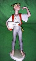Antik KÉZZEL FESTETT DRASCHE - LÚDAS MATYI porcelán figura 19 cm a képek szerint