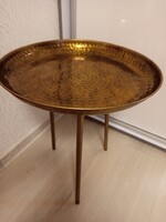 Gyönyörű, indiai fém asztal, egyedi  felülettel,46 cm magas