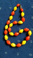 Necklace oval lemon- and orange-yellow slightly twisted links