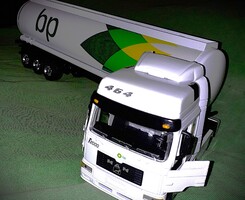 Minőségi ÓRIÁS- NEW RAY MAN BP - teljes fém kamion modell jármű dobozával 1:43 39cm a képek szerint