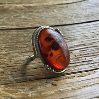 Régi, borostyán köves alpakka kézműves gyűrű