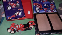 LEGO® Technic 8422 – Circuit Shock Racer motorkerékpár dobozával a képek szerint