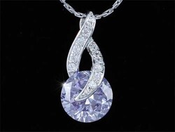 18 KT.-S FEHÉR ARANNYAL GALVANIZÁLT SWAROVSKI KRISTÁLY KÖVES CSODARAGYOGÓ NYAKLÁNC A FÉM RÉSZ IS.