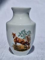 Porcelán vadász témájú állat motívumos váza hibátlan állapotban 8,5 cm magas