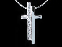 Elcsúsztatott dupla kereszt medálos nyaklánc az egyik kereszt swarovski kristállyal berakott