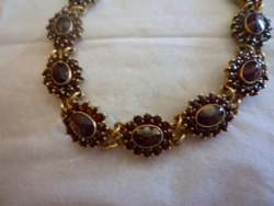 Csodálatos szépségű aranyozott ezüst cseh gránát karkötő biztonsági lánccal, 925-ös