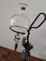 Bőr,- italadagoló állvány