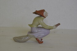 Kőbányai porcelán boszorkány figura A309