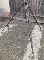 Tüzérségi távcső állvány