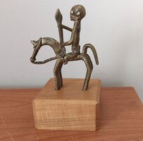 Afrikai Dogon harcos kis réz szobor 12,5 cm talapzattal együtt.